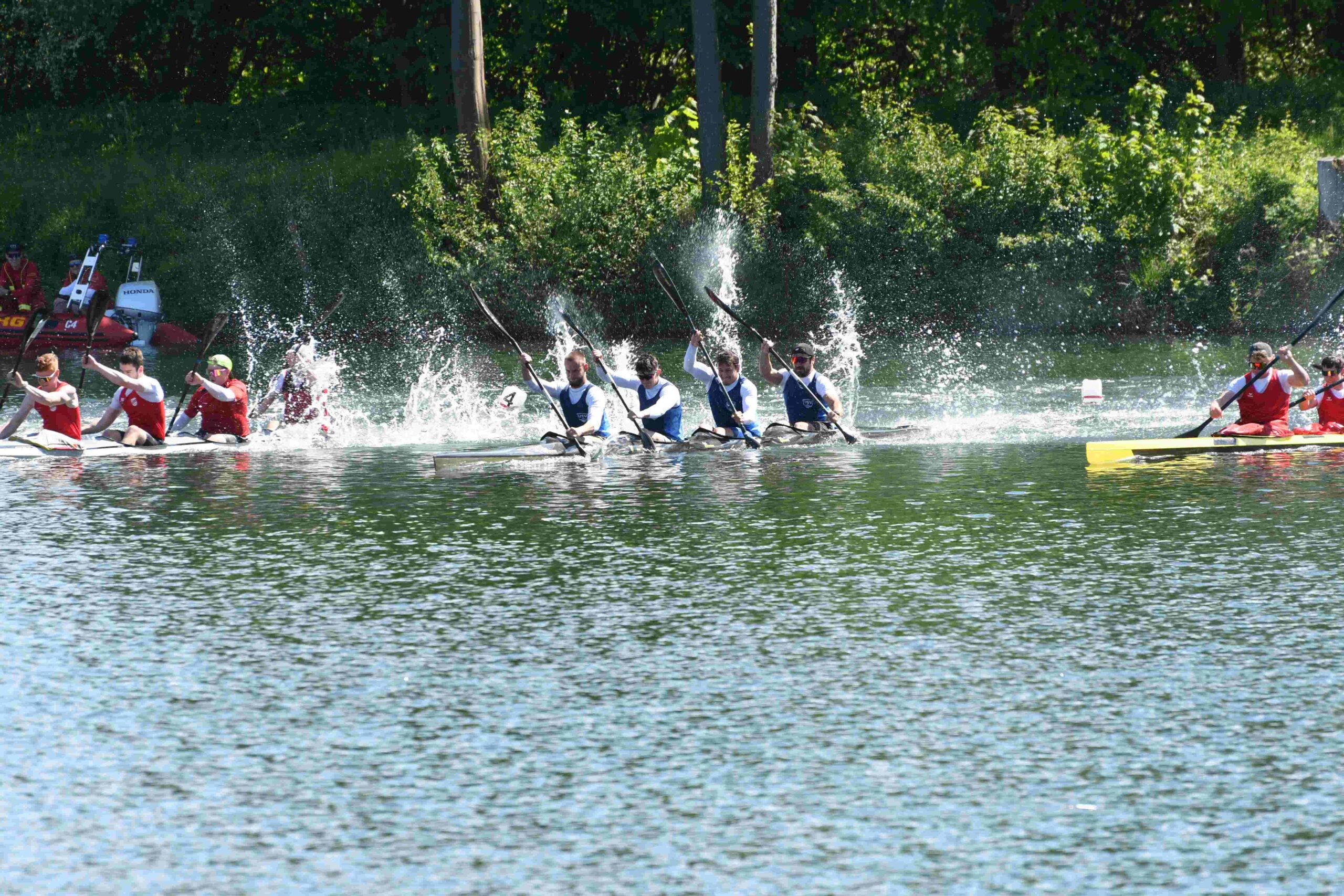 Kanuten auf dem Wildwasser Kanal in Sömmerda