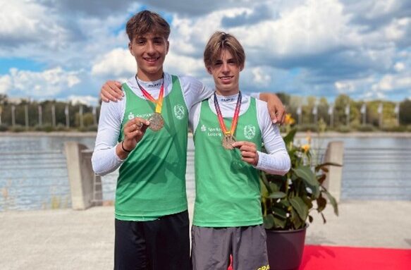 Louis (rechts) und Leeve nach der Siegerehrung im K2 500m, Foto: USV Jena